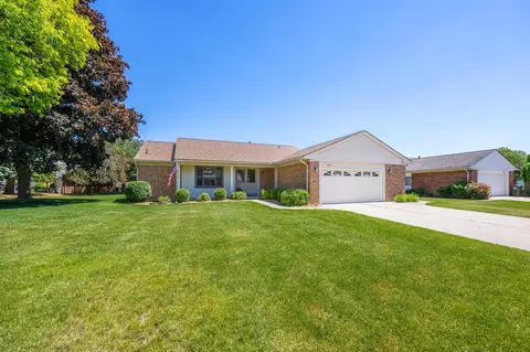 476 Coldiron Dr, Rochester Hills, MI 48307