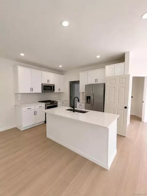 Kitchen - 6495 S State Rd, Pittsfield, MI 48176 photo 1 of 2