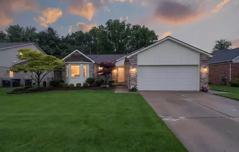 34555 Dover Ave, Livonia, MI 48150