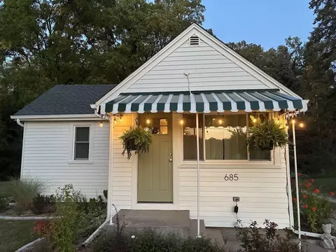 685 S Wagner Rd, Ann Arbor, MI 48103