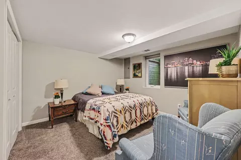 Bedroom - 2000 E Stadium Blvd, Ann Arbor, MI 48104 photo 7 of 8