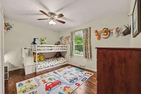 Bedroom - 2000 E Stadium Blvd, Ann Arbor, MI 48104 photo 5 of 8