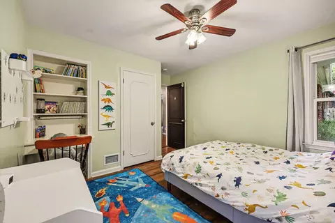 Bedroom - 2000 E Stadium Blvd, Ann Arbor, MI 48104 photo 4 of 8