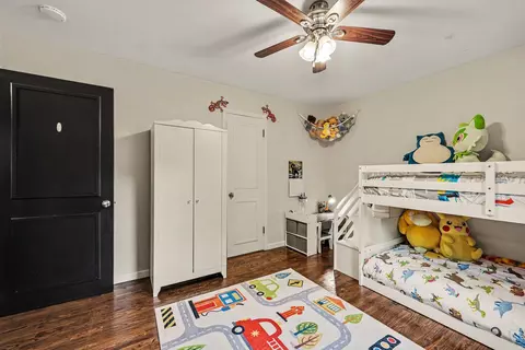 Bedroom - 2000 E Stadium Blvd, Ann Arbor, MI 48104 photo 6 of 8
