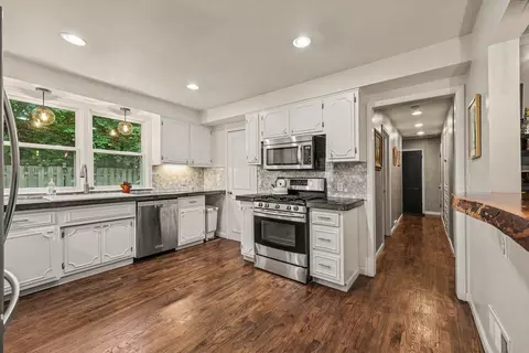 Kitchen - 2000 E Stadium Blvd, Ann Arbor, MI 48104 photo 2 of 4