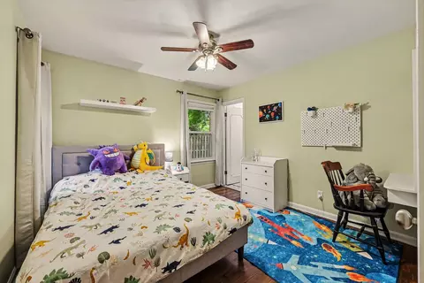 Bedroom - 2000 E Stadium Blvd, Ann Arbor, MI 48104 photo 3 of 8