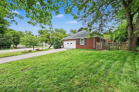 Exterior - 2000 E Stadium Blvd, Ann Arbor, MI 48104 photo 7 of 10