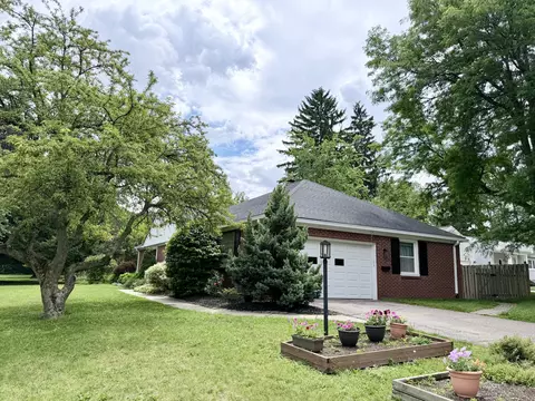 Exterior - 2000 E Stadium Blvd, Ann Arbor, MI 48104 photo 4 of 10