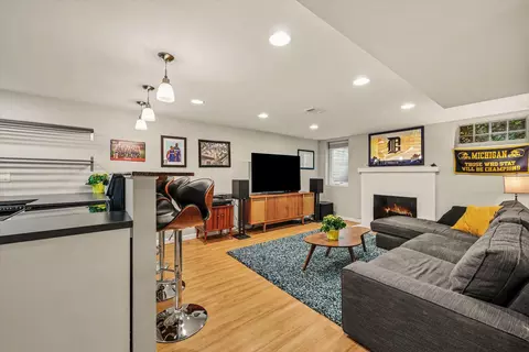 Living - 2000 E Stadium Blvd, Ann Arbor, MI 48104 photo 3 of 4