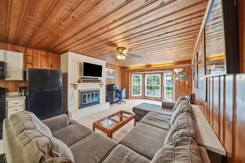 Living - 1101 Williams St, Adrian, MI 49221 photo 5 of 5