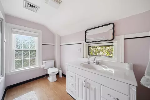 Bath - 1101 Williams St, Adrian, MI 49221 photo 3 of 7