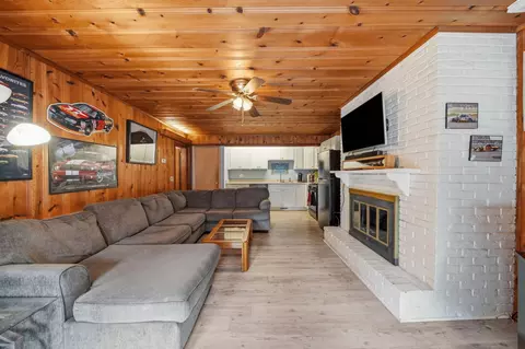 Living - 1101 Williams St, Adrian, MI 49221 photo 4 of 5