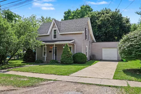65 Pleasant St, Oxford, MI 48371