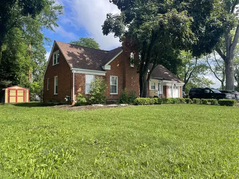 27551 Goldengate Dr W, Lathrup Village, MI 48076