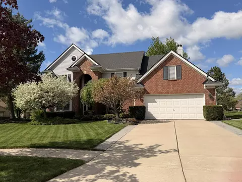 18175 Queensbury Dr, Livonia, MI 48152