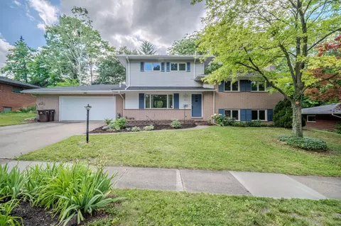 1943 Ivywood Dr, Ann Arbor, MI 48103