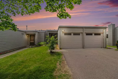761 Skynob Dr, Ann Arbor, MI 48105