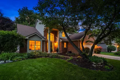 42806 Brookstone Dr, Novi, MI 48377