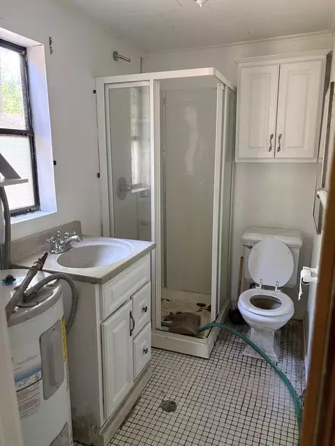 Bath - 5339 Jerry St, Gladwin, MI 48624 photo 1 of 1
