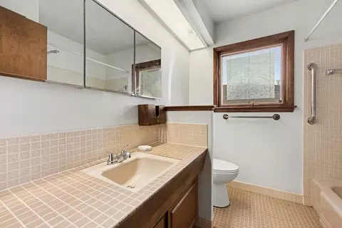 Bath - 173 Mohawk St, Summit, MI 49203 photo 1 of 2