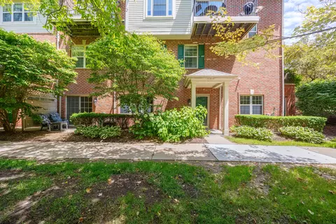 39688 Rockcrest Ln, Northville, MI 48168