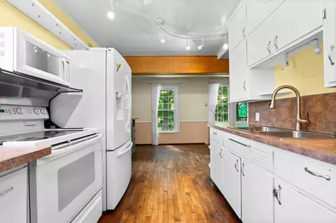 Kitchen - 11230 Hoyt Rd, Henrietta, MI 49259 photo 4 of 4