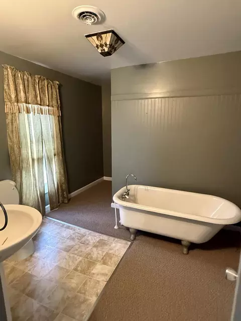 Bath - 645 State St, Adrian, MI 49221 photo 4 of 4