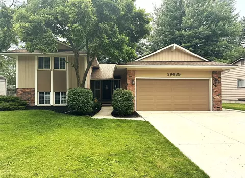 39889 Coronation Rd, Canton, MI 48188