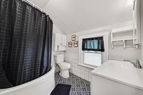 Bath - 134 Hollis St, Jackson, MI 49203 photo 1 of 1