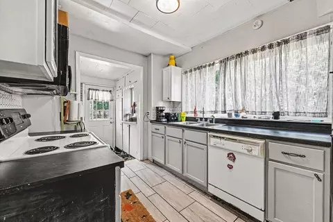 Kitchen - 134 Hollis St, Jackson, MI 49203 photo 1 of 2