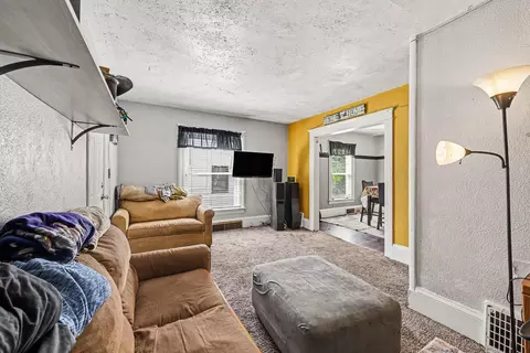 Living - 134 Hollis St, Jackson, MI 49203 photo 1 of 1