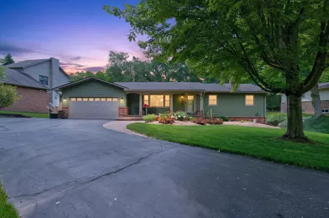 2801 N Tipsico Lake Rd, Hartland, MI 48353