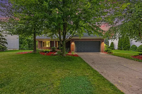 1433 Carston Ln, Chelsea, MI 48118