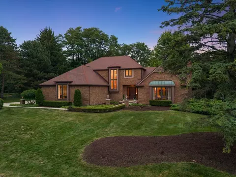 45685 Greenridge Dr, Northville, MI 48167