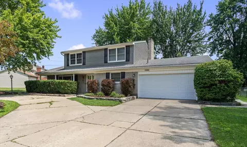 25964 Kilreigh Dr, Farmington Hills, MI 48336