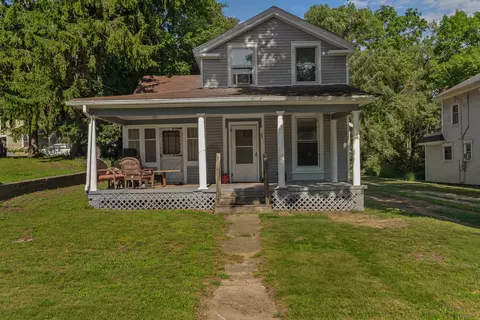 63 Oak St, Hillsdale, MI 49242