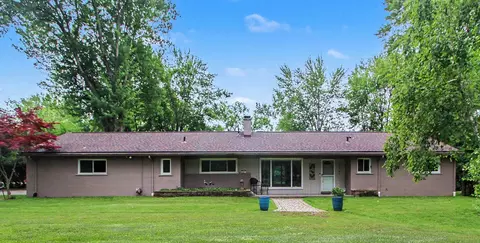 20761 W 13 Mile Rd, Beverly Hills, MI 48025