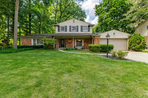 37243 Maple Leaf Ct, Clinton Township, MI 48036