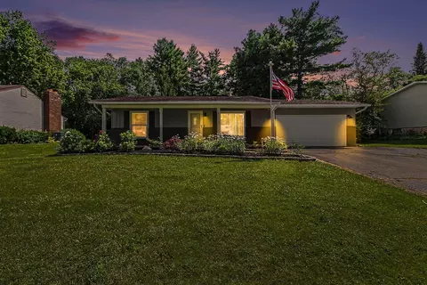 9155 Satelite Dr, White Lake, MI 48386
