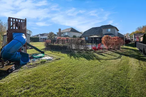 Exterior - 47376 Hidden Meadows Dr, Macomb, MI 48044 photo 4 of 8