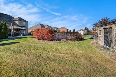 Exterior - 47376 Hidden Meadows Dr, Macomb, MI 48044 photo 3 of 8