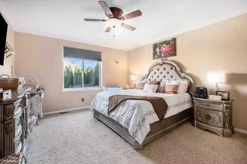 Bedroom - 47376 Hidden Meadows Dr, Macomb, MI 48044 photo 1 of 8