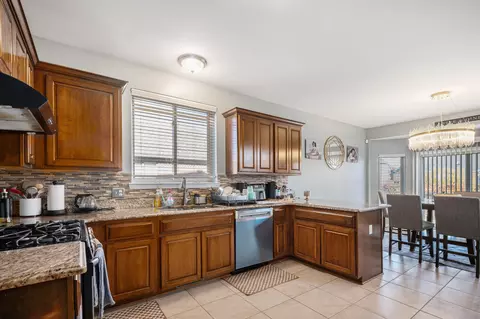 Kitchen - 47376 Hidden Meadows Dr, Macomb, MI 48044 photo 2 of 2