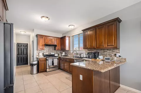 Kitchen - 47376 Hidden Meadows Dr, Macomb, MI 48044 photo 1 of 2