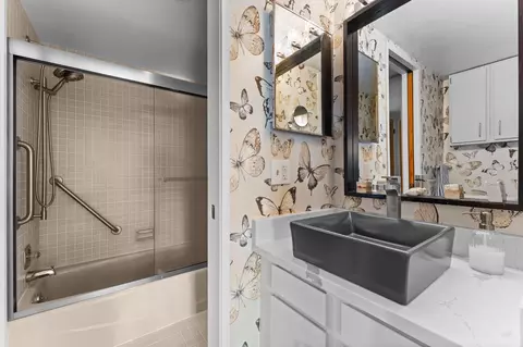 Bath - 3595 E Huron River Dr, Ann Arbor, MI 48104 photo 3 of 7
