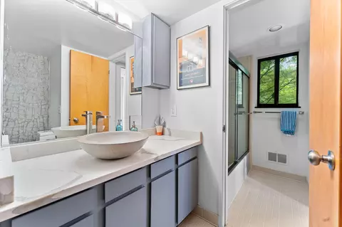 Bath - 3595 E Huron River Dr, Ann Arbor, MI 48104 photo 1 of 7