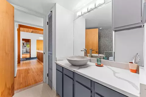 Bath - 3595 E Huron River Dr, Ann Arbor, MI 48104 photo 2 of 7