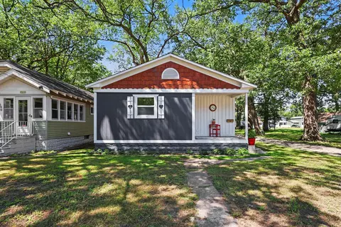 686 Marquette Ave, Muskegon, MI 49442