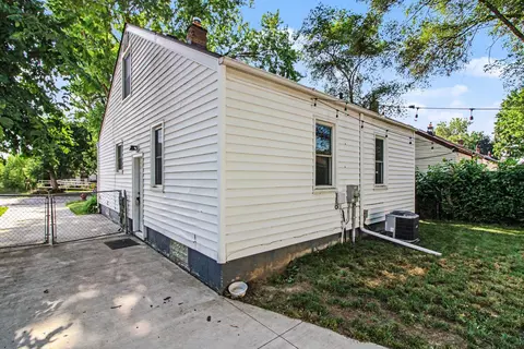 20619 Woodworth St, Redford, MI 48240