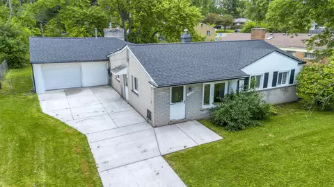 3168 Herbell Dr, Waterford, MI 48328